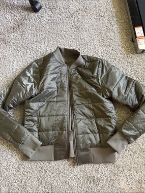 LULULEMON - reversible bomber jacket